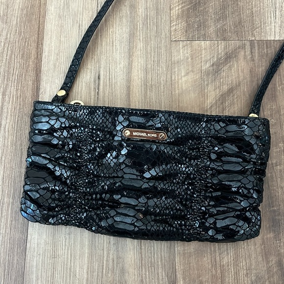 Black Micheal Kors Patent Animal Print Clutch Strap Bag - Picture 6 of 13